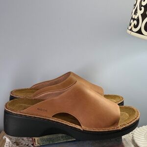 Naot Women's Brown Leather Mules